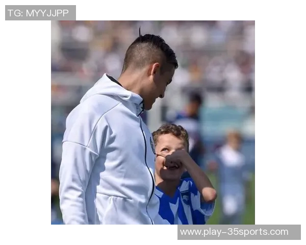 足球进球庆祝动作的多样性与文化意义探讨